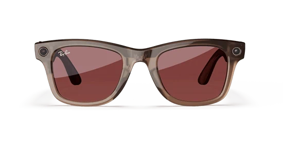 ️ Ray-Ban Meta Wayfarer Shiny Warm Stone Transparent – עם עדשות Tint to Watermelon Red Transitions® | משקפי AI נועזים בצבע שלא רואים כל יום